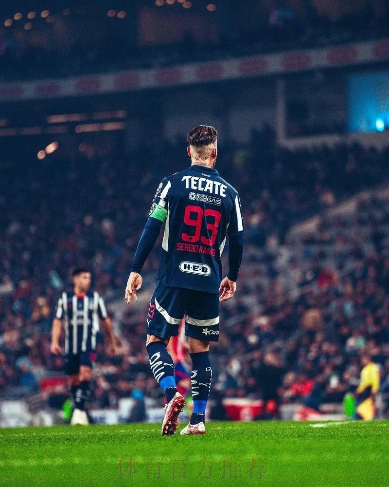 墨媒:拉莫斯与蒙特雷签1年 税后年薪400万+奖金